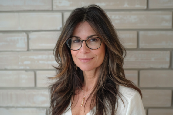 Hairstyles for Women Over 40 With Glasses That Are Anything but Boring